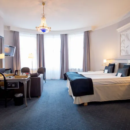 Crystal Plaza Hotel Отели рядом с достопримечательностью «Площадь Стуреплан»