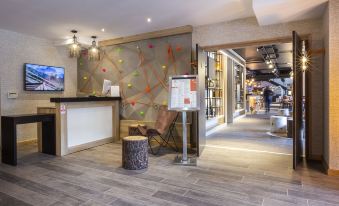 Hotel Base Camp Lodge - Bourg Saint Maurice