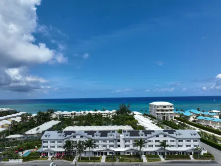The Locale Hotel Grand Cayman Отели рядом с достопримечательностью «Камана Бэй»