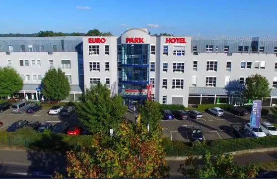 亨內夫歐羅公園酒店