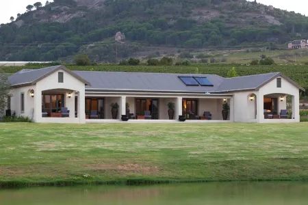 Under Oaks Guest House