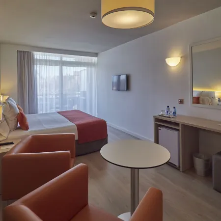 BQ Augusta Hotel Отели рядом с достопримечательностью «Торговый центр El Corte Ingles»