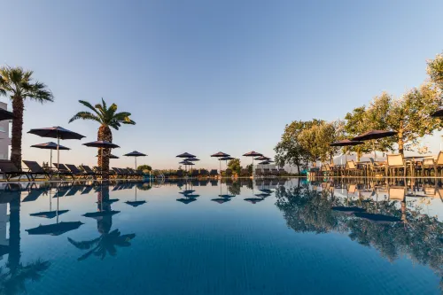 Mythic Summer Hotel فنادق في باراليا