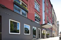 Bavaria Boutique Hotel Hotels near BlueBrixx Store München Floor UG