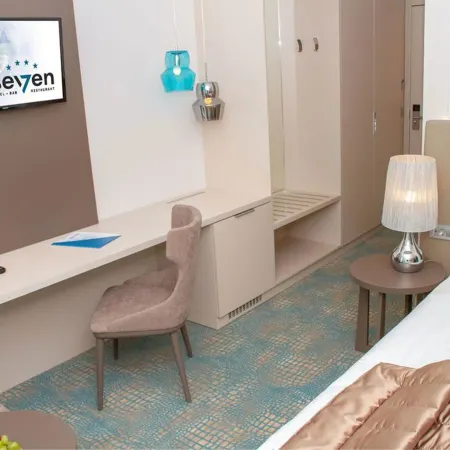 Hotel Seven