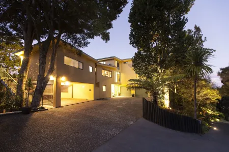 Allegra House Отели рядом с достопримечательностью «Hole In The Rock Dolphin Cruise»