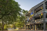 N1 Hotel & Campsite Victoria Falls Отели в г. 