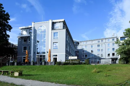 Hotel am Schloss KÖPENICK Berlin by Golden Tulip Отели рядом с достопримечательностью «Мюггельзе»