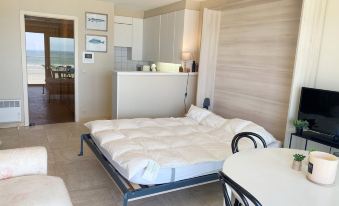 Beachside Stay with Views