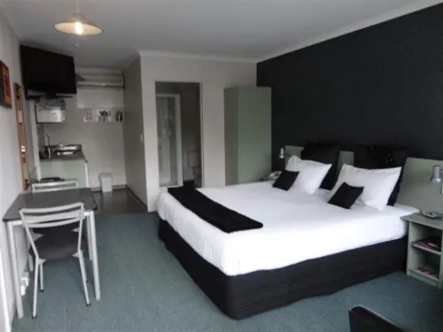 어셔 어보드 온 코트네이