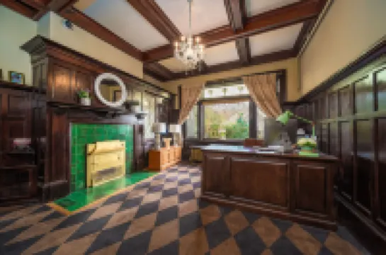 Dashwood Manor Seaside Bed & Breakfast