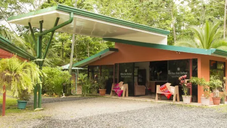 San Rafael Ecolodge Отели рядом с достопримечательностью «Rotonda Florencia de San Carlos. PUNTO DE REFERENCIA.»