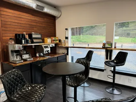 Golden Pond Cabins Отели в г. Пуласки