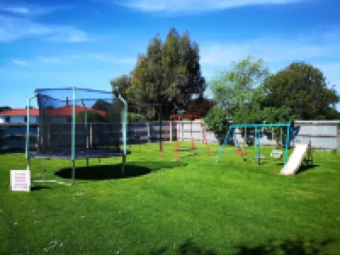 Colonial Lodge Motel