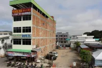 Town Inn Hotel - Rainforest Hotels in Pedah