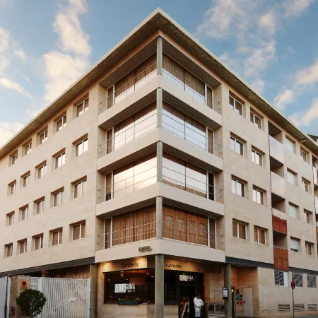 U Hotel Villa-Gomá Отели рядом с достопримечательностью «Основной рынок с XIX века»