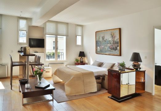 몽마르트르 레지던스 인근 파리의 거리 풍경