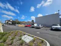 Econo Lodge Rivervale - parkir