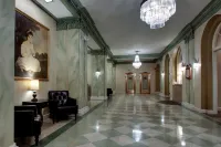 Knickerbocker on the Lake