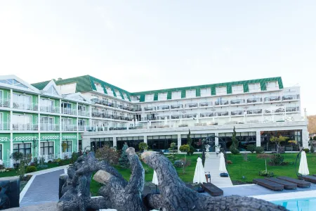 Eco Therma Village - Free Parking & Private Beach & All Inclusive Отели в г. Albena