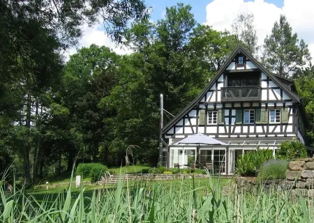 Landhotel Alte Muehle Отели в г. Айдлинген