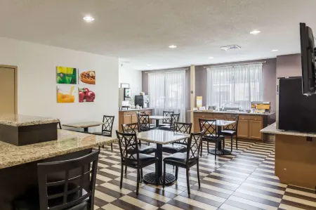 Quality Inn Warsaw Near Rappahannock River Отели в г. Таппаханнок