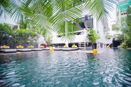 Arthur & Paul (Men Only Hotel)