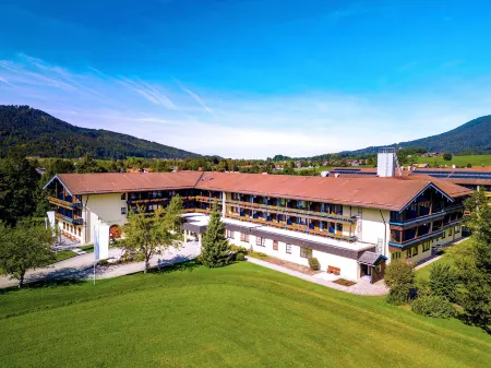Das Wiesgauer - Alpenhotel Inzell Отели рядом с достопримечательностью «Badepark Inzell»