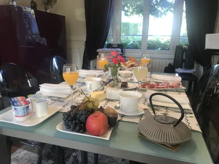 Le Clos Saint-Brice Отели в г. Сен-Брис-ан-Коглес