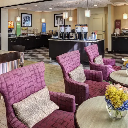 Hampton Inn & Suites Palm Desert