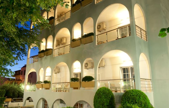 Kronos Hotel