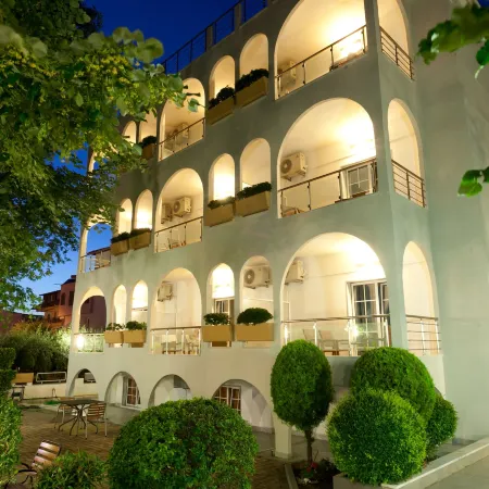 Kronos Hotel