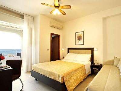 Mediterraneo Hotel & Suites