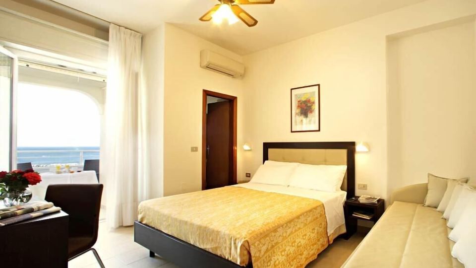 Mediterraneo Hotel & Suites