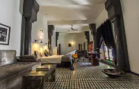 Riad Laaroussa - Baarit