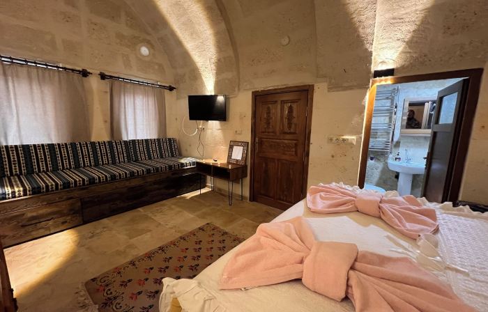 Uluyol Stone House