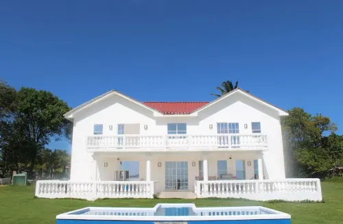 Emerald Luxe Suites Hotels in Big Corn Island