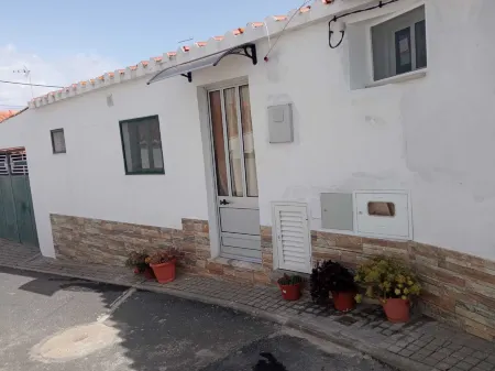 Casa do Rosa - Sleeps 6 - Parking - Wifi Отели в г. Сантана-де-Камбаш