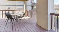 Scenic Lakeview Stay for 5!