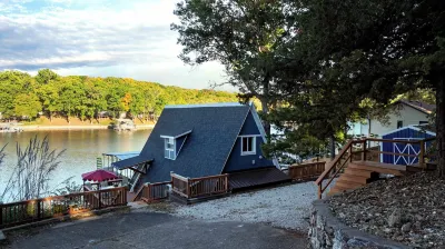 Sunrise Oasis - Enjoy Lakefront Living