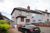 3 Bedroom House - Free Parking Hotels in 