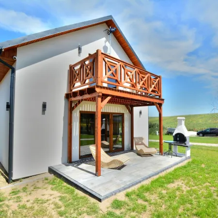 Comfortable Holiday Home, Sauna Hot Tub Included