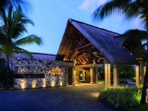 Paradis Beachcomber Golf Resort & Spa