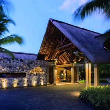 Paradis Beachcomber Golf Resort & Spa