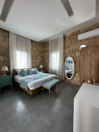 Beit Laure Отели в г. Enfeh