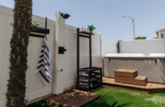 メディタレーニアン モダン ステップス トゥ ビーチ ダイニング ウィズ スパ