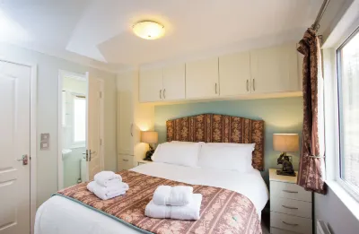Bluebell Lodge - Sleeps 4 Hot Tub Loch & Woodland