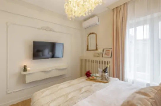 Parisian-Inspired 1Br in the Heart of Bucharest - Balcony AC, & Fully Equipped