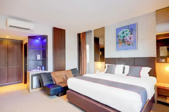 Townhouse Oak Batam near Grand Batam Mall formerly Lucky Star Hotel Hotels in Batam