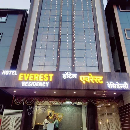 Hotel Everest Residency